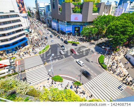 Harajuku during Golden Week, Jingumae Intersection Harajuku during Golden Week, Jingumae Intersection 142408754