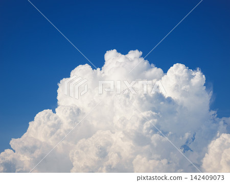 Clouds in the blue sky of summer Clouds in the blue sky of summer 142409073