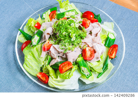 Cold pork and okra salad Cold pork and okra salad 142409286