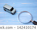 Car and magnifying glass 142410174