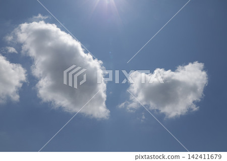 太陽和白雲 142411679