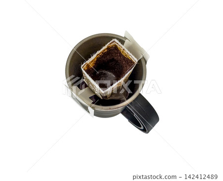 Coffee brewing process with drip bag in black mug on white background 142412489