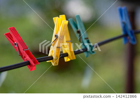 Clothespins on rope 142412866