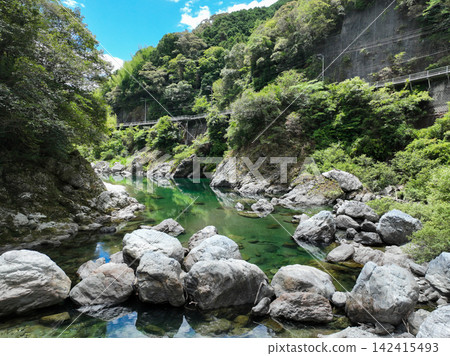高知縣仁澱川町土井川的景色 高知縣仁澱川町土井川的景色 142415493