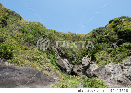 神奈川縣三浦半島城島海灘的夏日景色。 神奈川縣三浦半島城島海灘的夏日景色。 142415868
