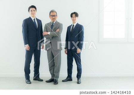 三個商人 三個商人 142416410