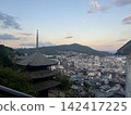 從千光寺眺望黃昏時的城鎮景色 142417225
