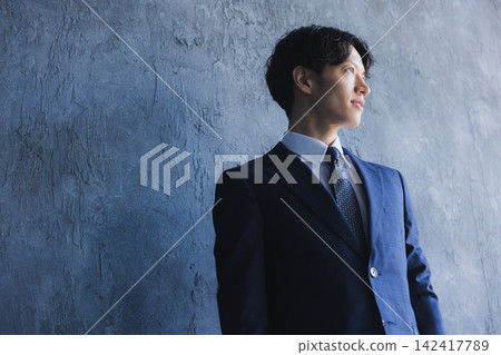 側面的商人 側面的商人 142417789