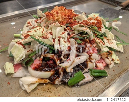 A huge serving of stir-fried vegetables served on a hot plate! A huge serving of stir-fried vegetables served on a hot plate! 142417812