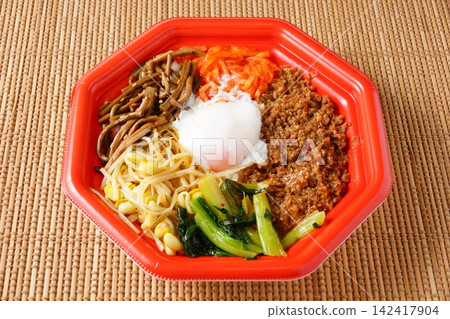 牛肉碎拌飯碗 牛肉碎拌飯碗 142417904