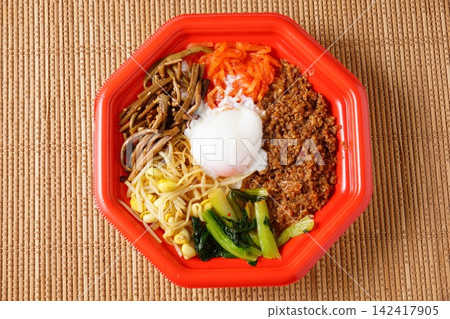牛肉碎拌飯碗 牛肉碎拌飯碗 142417905