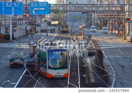 高知市(高知縣)有軌電車的菱形交叉路口 高知市(高知縣)有軌電車的菱形交叉路口 142417984