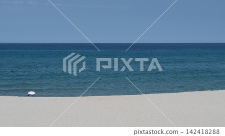 White sandy beaches and blue sea - Iwami Seaside Park White sandy beaches and blue sea - Iwami Seaside Park 142418288