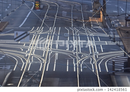 A diamond crossing for streetcars running through Kochi (Kochi City, Kochi Prefecture) A diamond crossing for streetcars running through Kochi (Kochi City, Kochi Prefecture) 142418561