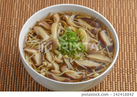 秋日美味:蘑菇蕎麥麵 秋日美味:蘑菇蕎麥麵 142418842