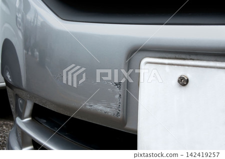 乘用車上有輕微刮痕 乘用車上有輕微刮痕 142419257