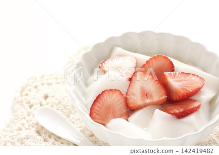 Strawberry Almond Tofu Strawberry Almond Tofu 142419482