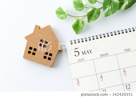 五月曆法和木屋 五月曆法和木屋 142420351