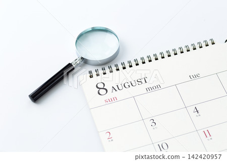 August calendar and magnifying glass August calendar and magnifying glass 142420957