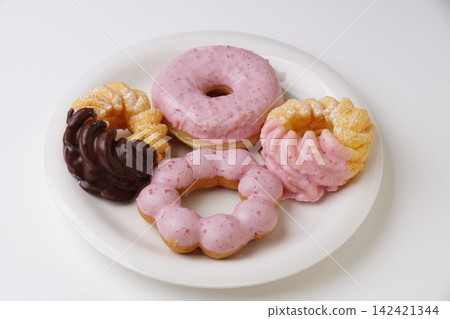 Sweet strawberry donut Sweet strawberry donut 142421344