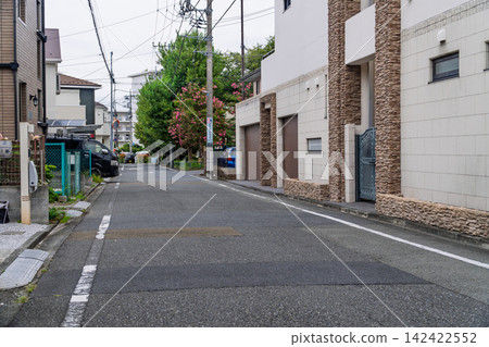 地方道路：自 2026 年 9 月 1 日起，當地道路的法定速限將從 60 公里/小時降至 30 公里/小時。 142422552