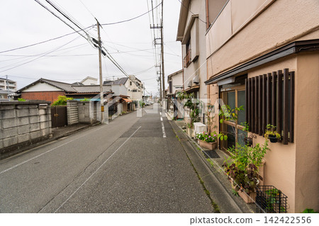 地方道路:自 2026 年 9 月 1 日起,當地道路的法定速限將從 60 公里/小時降至 30 公里/小時。 地方道路:自 2026 年 9 月 1 日起,當地道路的法定速限將從 60 公里/小時降至 30 公里/小時。 142422556
