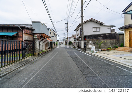 地方道路:自 2026 年 9 月 1 日起,當地道路的法定速限將從 60 公里/小時降至 30 公里/小時。 地方道路:自 2026 年 9 月 1 日起,當地道路的法定速限將從 60 公里/小時降至 30 公里/小時。 142422557