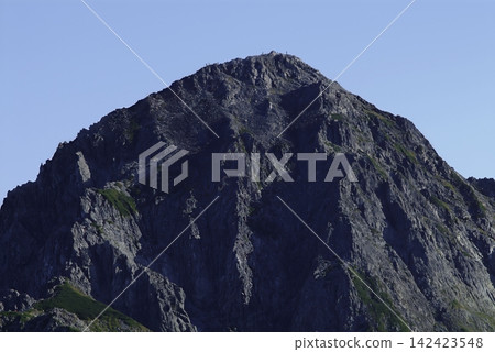 You can see some climbers in the distance at the summit of Mt. Tsurugi. You can see some climbers in the distance at the summit of Mt. Tsurugi. 142423548