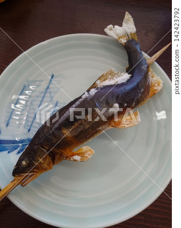 鹽烤三文魚 鹽烤三文魚 142423792