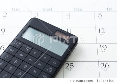 日曆和黑色計算器 日曆和黑色計算器 142425100