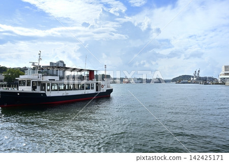 Yokosuka Naval Port Tour Sightseeing Boat Yokosuka Naval Port Tour Sightseeing Boat 142425171