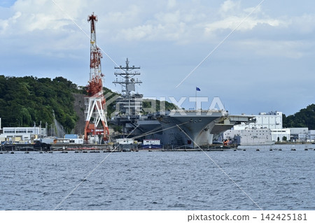 從觀光船上看到的橫須賀海軍港景色。 從觀光船上看到的橫須賀海軍港景色。 142425181