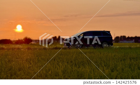Rural scenery dyed in the setting sun Rural scenery dyed in the setting sun 142425576