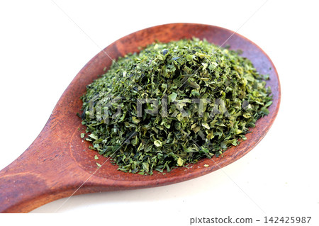 Japanese dried Aonori green seaweed flakes Japanese dried Aonori green seaweed flakes 142425987