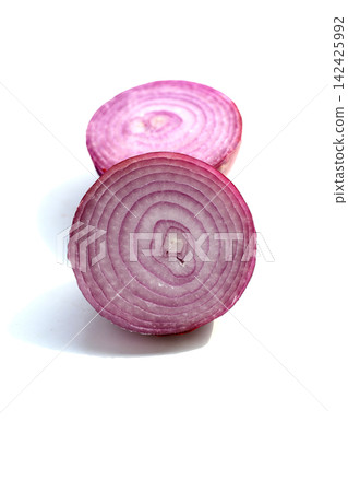 Fresh red onion. Thick slices of purple onion Fresh red onion. Thick slices of purple onion 142425992