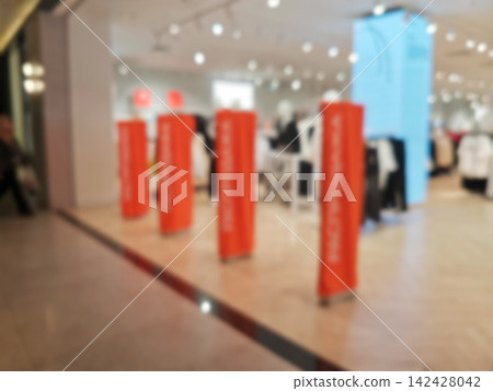Defocused bokeh view of modern shopping mall interior Defocused bokeh view of modern shopping mall interior 142428042
