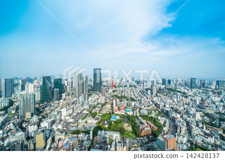 Panoramic aerial view of tokyo tower and cityscape skyline under clear blue sky in Roppongi hills, japan with copy space Panoramic aerial view of tokyo tower and cityscape skyline under clear blue sky in Roppongi hills, japan with copy space 142428137