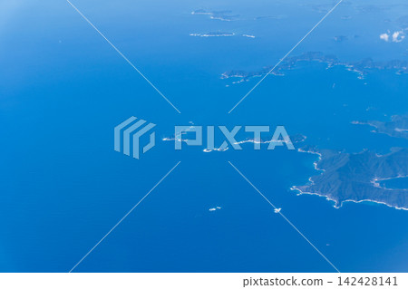 A summer view of the ria coast of Ainan Town, Ehime Prefecture, from above. A summer view of the ria coast of Ainan Town, Ehime Prefecture, from above. 142428141