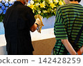 Ceremony lady explaining travel preparations 142428259