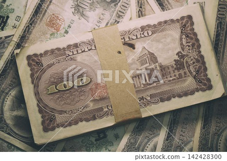 Old banknotes Old banknotes 142428300