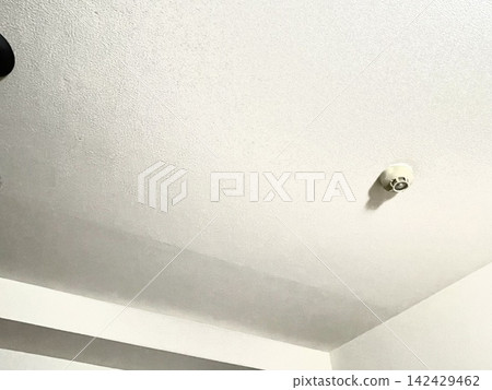 Lines have appeared on the ceiling wallpaper due to humidity and expansion/contraction of the underlying structure. Lines have appeared on the ceiling wallpaper due to humidity and expansion/contraction of the underlying structure. 142429462