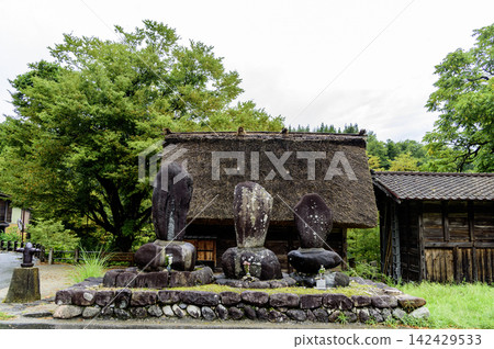 A monument 142429533