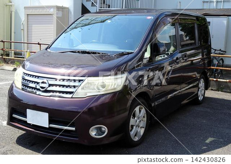 汽車停在停車場 汽車停在停車場 142430826