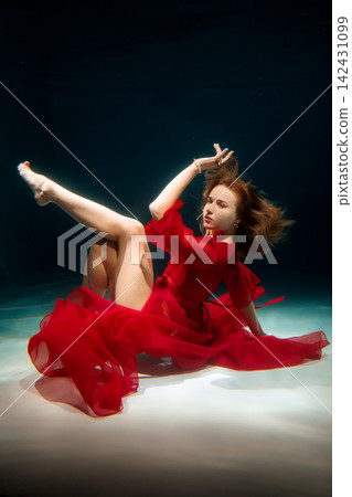 Caucasian artist showcasing dramatic underwater costume performance Caucasian artist showcasing dramatic underwater costume performance 142431099