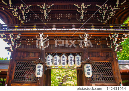 The blessings of Goryo Shrine and Goryo no Mori: Calmness of mind, healing from illness, protection from evil and good fortune, and safety of the family. 142431934