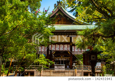The blessings of Goryo Shrine and Goryo no Mori: Calmness of mind, healing from illness, protection from evil and good fortune, and safety of the family. The blessings of Goryo Shrine and Goryo no Mori: Calmness of mind, healing from illness, protection from evil and good fortune, and safety of the family. 142431941