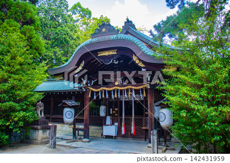 五靈神社與五靈之森的祝福:心境平和,疾病痊癒,免受邪惡侵擾,帶來好運,以及家庭平安。 五靈神社與五靈之森的祝福:心境平和,疾病痊癒,免受邪惡侵擾,帶來好運,以及家庭平安。 142431959