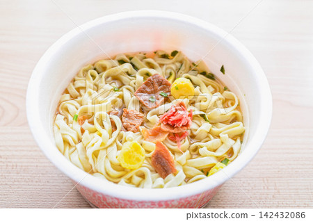 熱騰騰的沖繩蕎麥麵 142432086