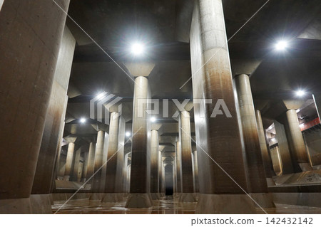 The Metropolitan Area Outer Underground Discharge Channel is a massive flood control facility designed to prevent flooding. The majestic underground landscape is a tapestry of light rays and concrete pillars. The Metropolitan Area Outer Underground Discharge Channel is a massive flood control facility designed to prevent flooding. The majestic underground landscape is a tapestry of light rays and concrete pillars. 142432142