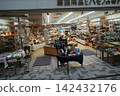 拱廊和商業街上的商店(餐具店) 拱廊和商業街上的商店(餐具店) 142432176